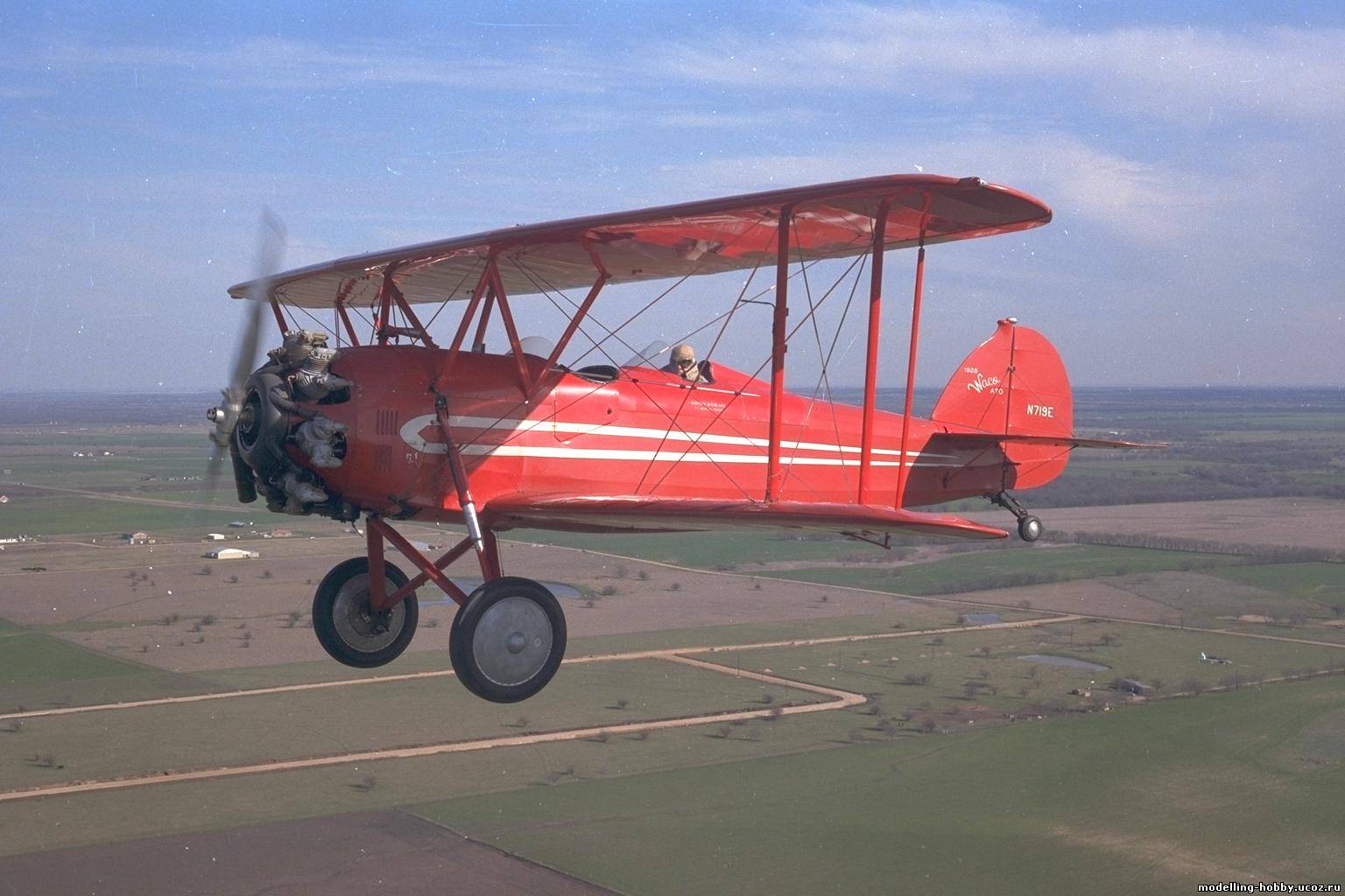 Первый самолет название. Первый самолет. Первые летательные аппараты. Старые самолеты. Аэроплан.